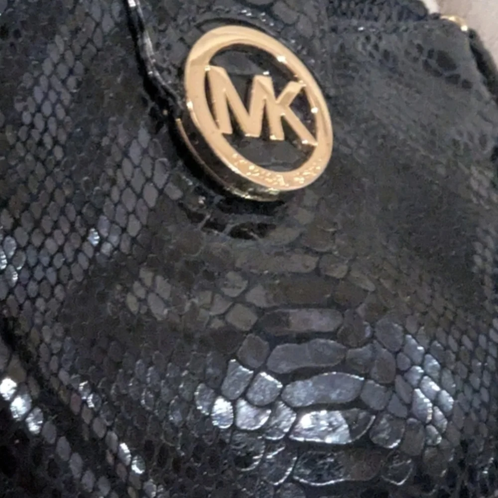 Michael Kors Snake-Embossed Crossbody Bag With Built-in Card Slots